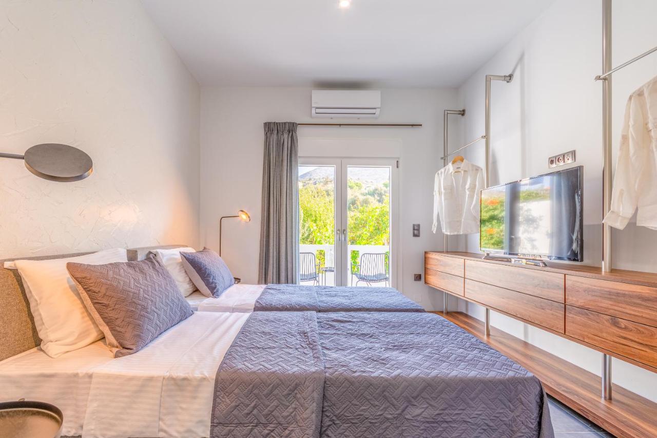 Queen'S Gem Luxury Villa - Heated Jacuzzi & Pool ヘルソニソス エクステリア 写真