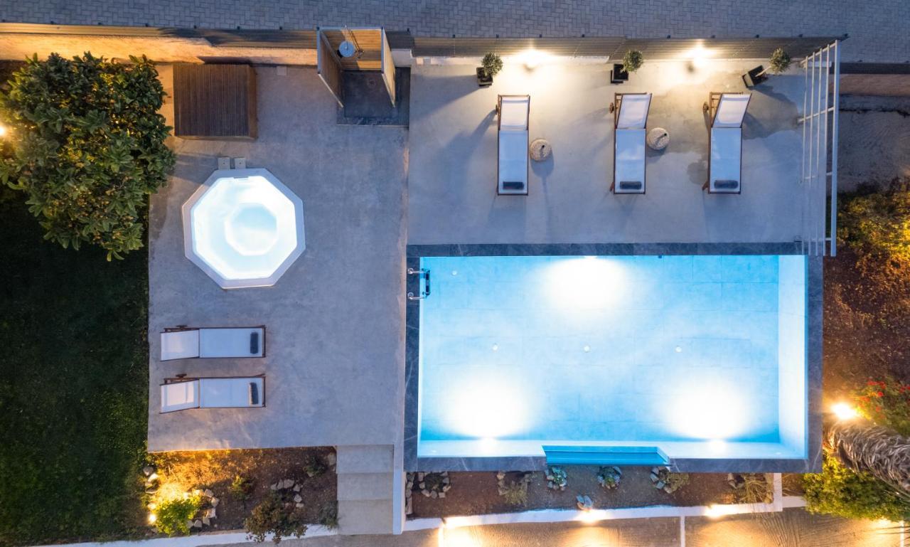 Queen'S Gem Luxury Villa - Heated Jacuzzi & Pool ヘルソニソス エクステリア 写真