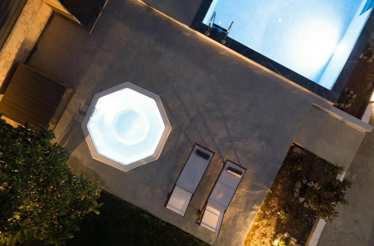 Queen'S Gem Luxury Villa - Heated Jacuzzi & Pool ヘルソニソス エクステリア 写真