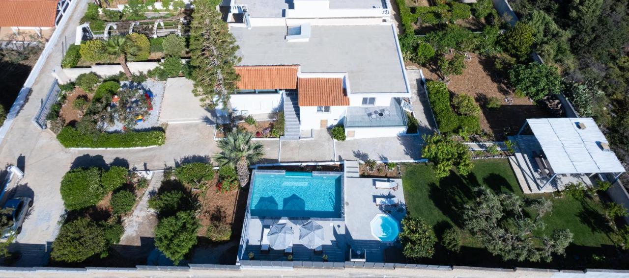 Queen'S Gem Luxury Villa - Heated Jacuzzi & Pool ヘルソニソス エクステリア 写真