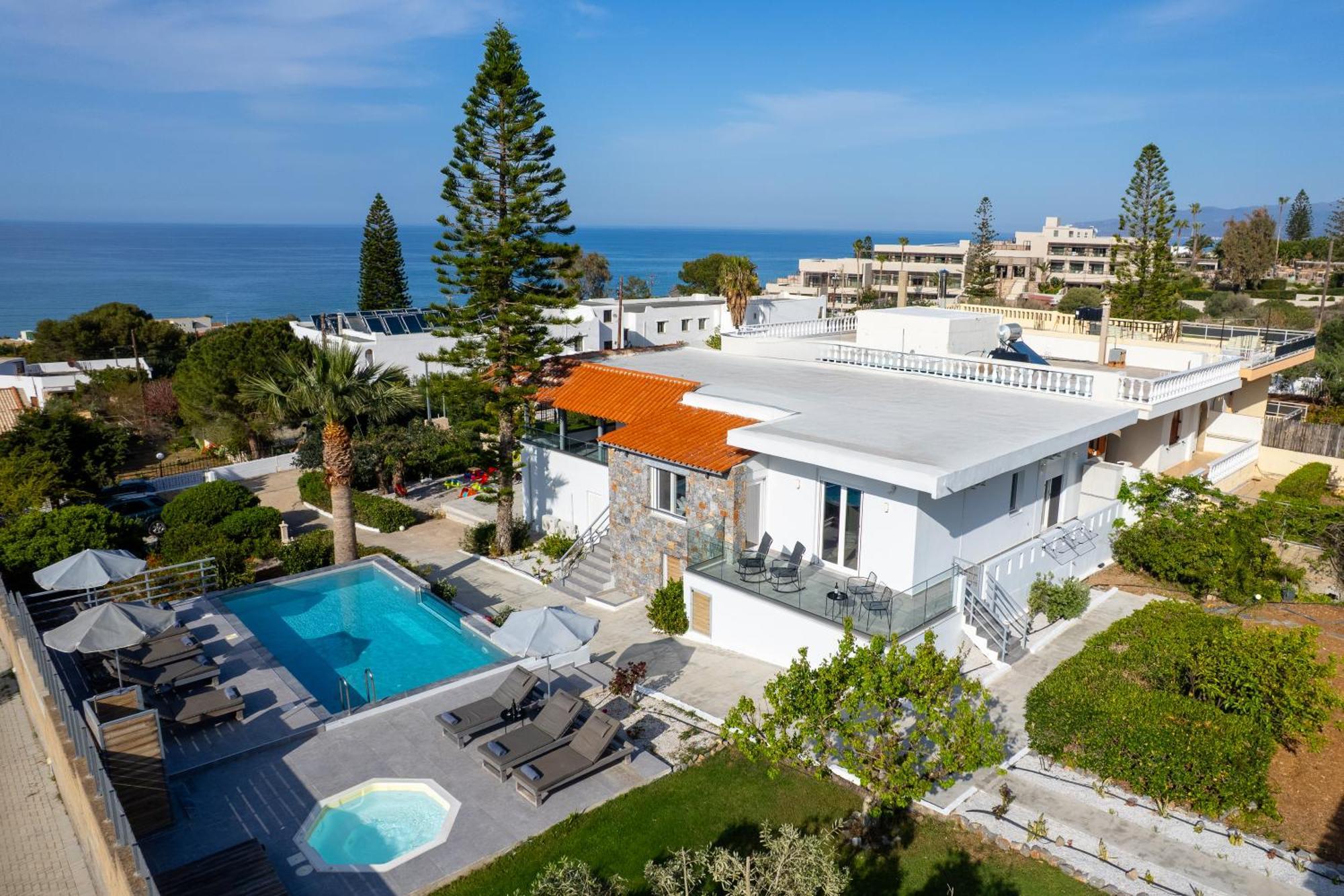 Queen'S Gem Luxury Villa - Heated Jacuzzi & Pool ヘルソニソス エクステリア 写真