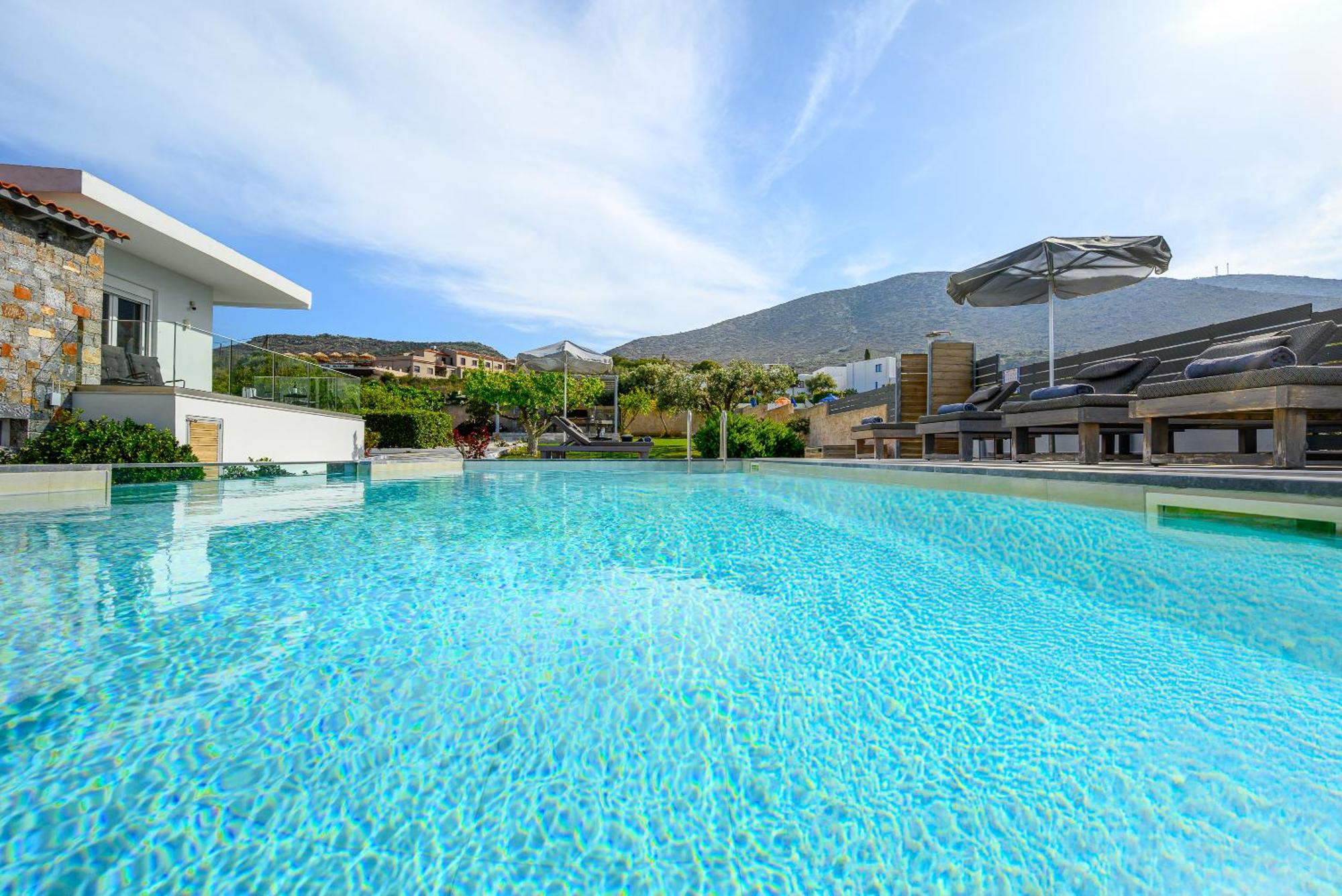Queen'S Gem Luxury Villa - Heated Jacuzzi & Pool ヘルソニソス エクステリア 写真