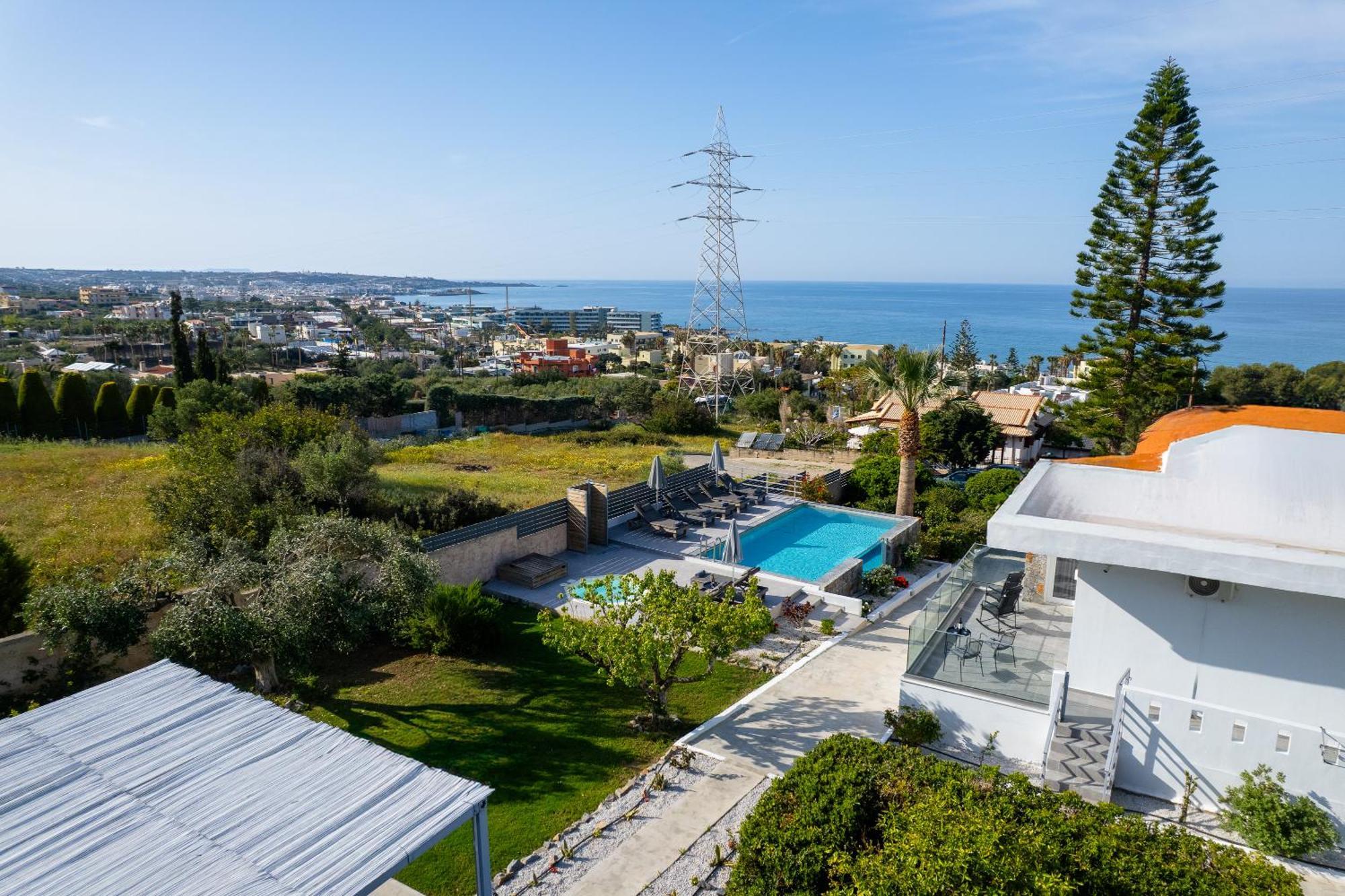 Queen'S Gem Luxury Villa - Heated Jacuzzi & Pool ヘルソニソス エクステリア 写真