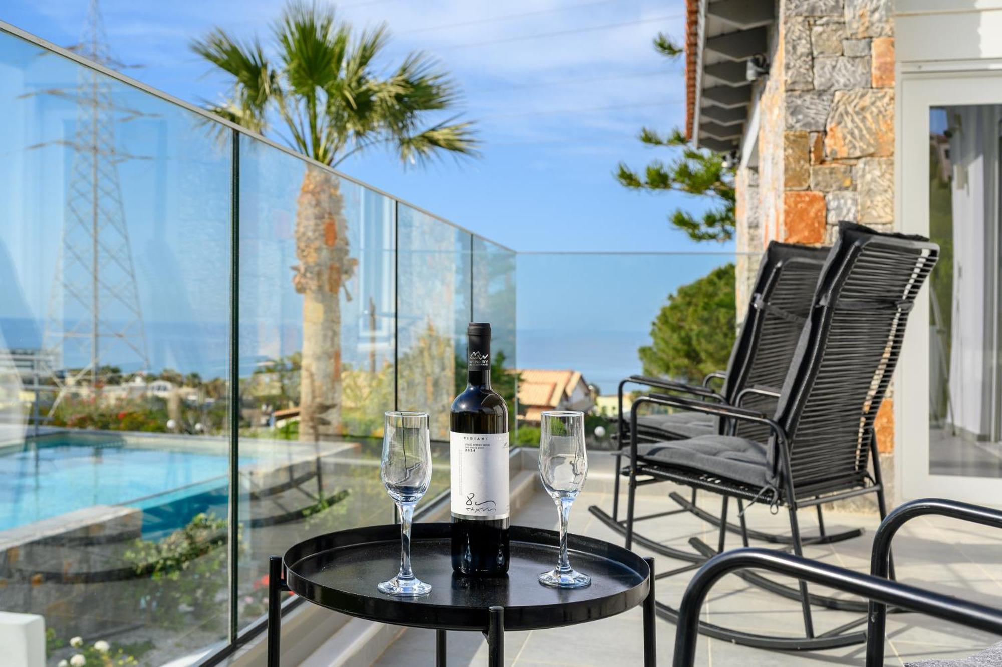 Queen'S Gem Luxury Villa - Heated Jacuzzi & Pool ヘルソニソス エクステリア 写真