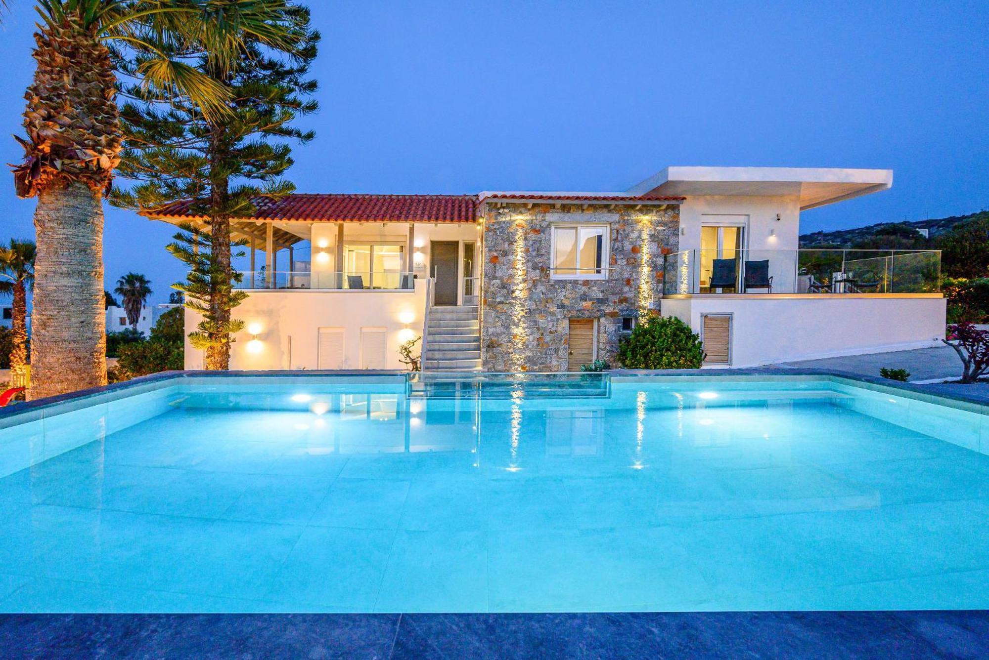 Queen'S Gem Luxury Villa - Heated Jacuzzi & Pool ヘルソニソス エクステリア 写真