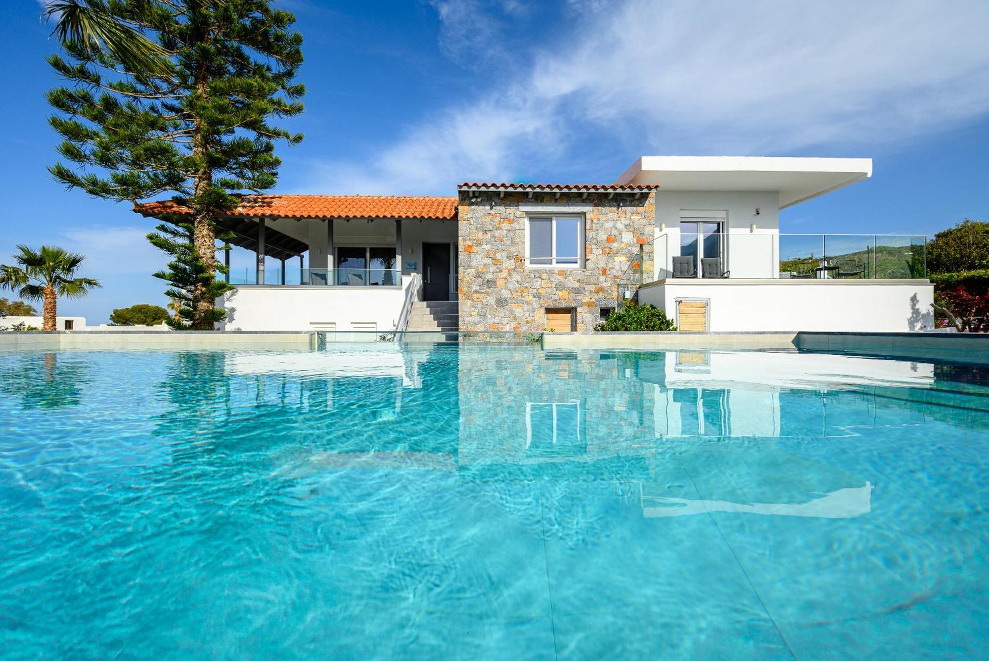 Queen'S Gem Luxury Villa - Heated Jacuzzi & Pool ヘルソニソス エクステリア 写真
