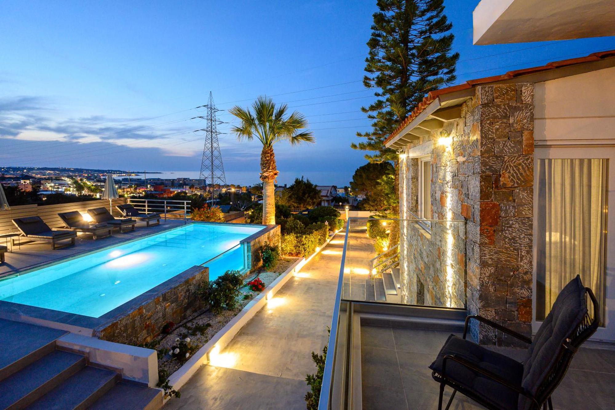 Queen'S Gem Luxury Villa - Heated Jacuzzi & Pool ヘルソニソス エクステリア 写真