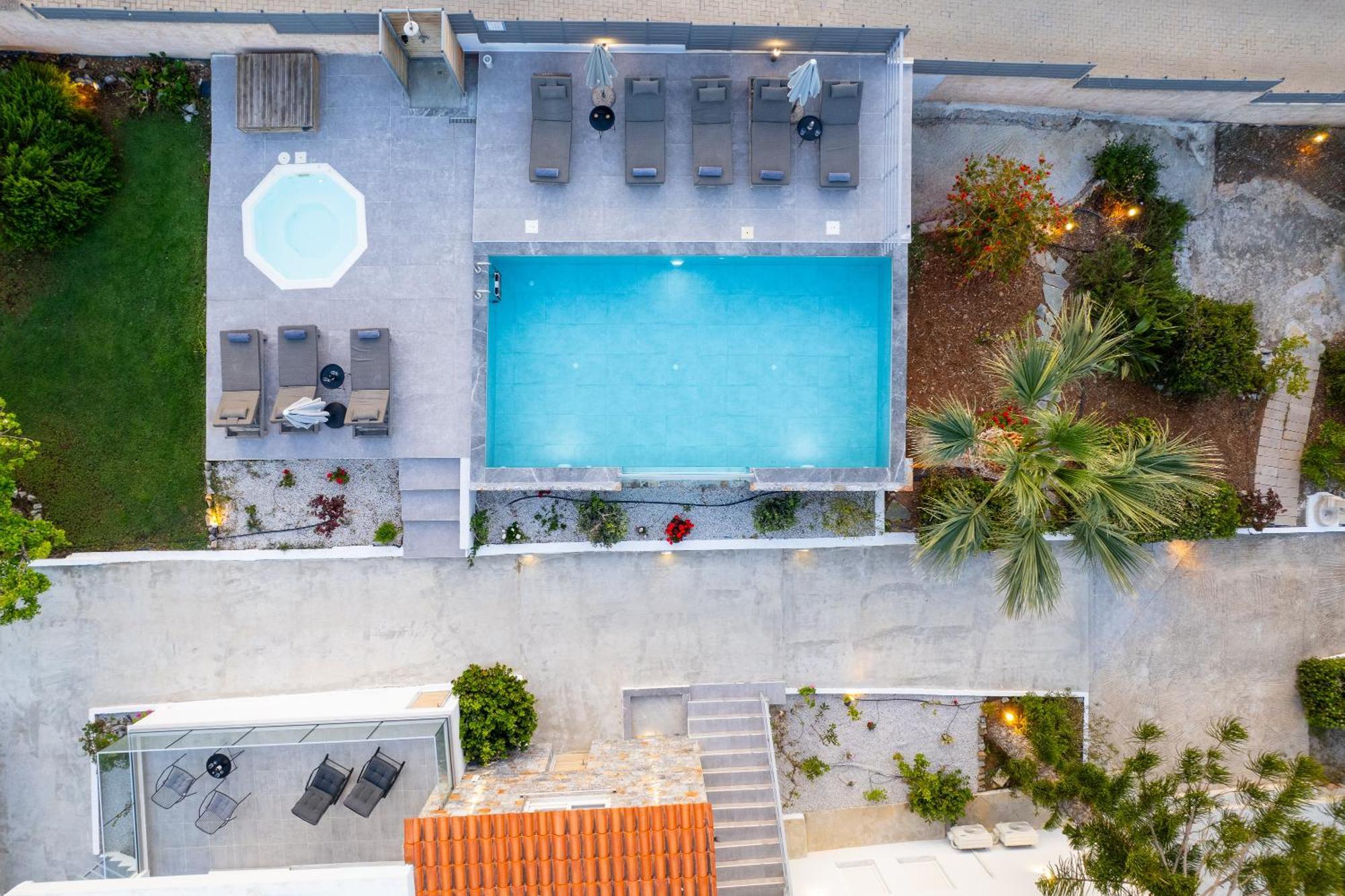 Queen'S Gem Luxury Villa - Heated Jacuzzi & Pool ヘルソニソス エクステリア 写真