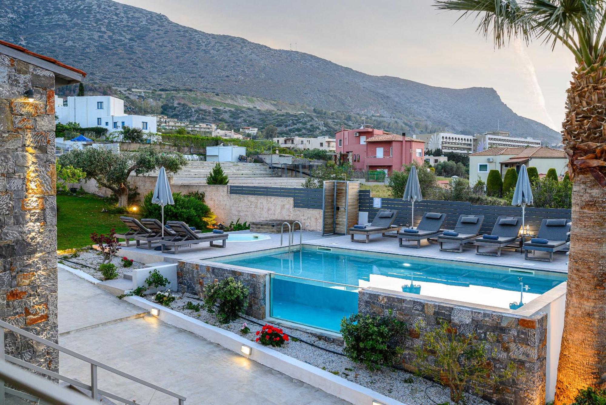 Queen'S Gem Luxury Villa - Heated Jacuzzi & Pool ヘルソニソス エクステリア 写真